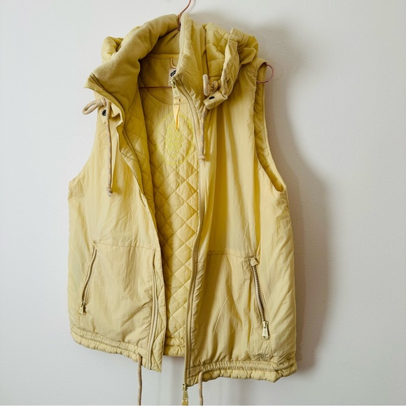 Free People care fp round & round recycled quilted puffer melon shell vest - Picture 6 of 13